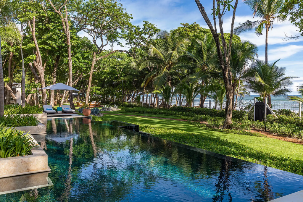Photo of Casa Teresa Luxury Villas’ infinity pool and outdoor lounge area along the oceanfront in Santa Teresa, Costa Rica