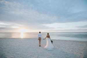 wedding couple on beach 